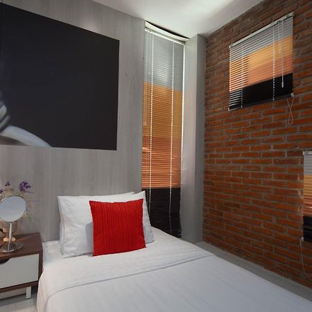 Sleep Walker Poshtel Hostel Чиангмай Екстериор снимка